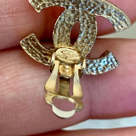 Sold x Chanel CC vintage clip on earrings - Picture 6 of 8